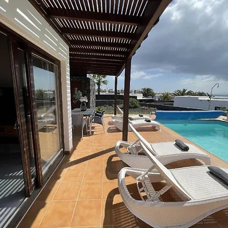 Villa La Isla Playa Blanca Private Pool *